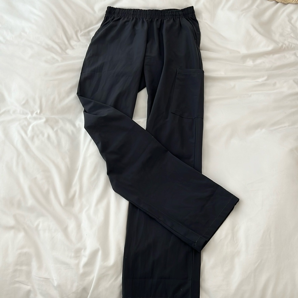 Minty mint grey (pewter) scrub pants! Very stretchy athletic material! Size XS